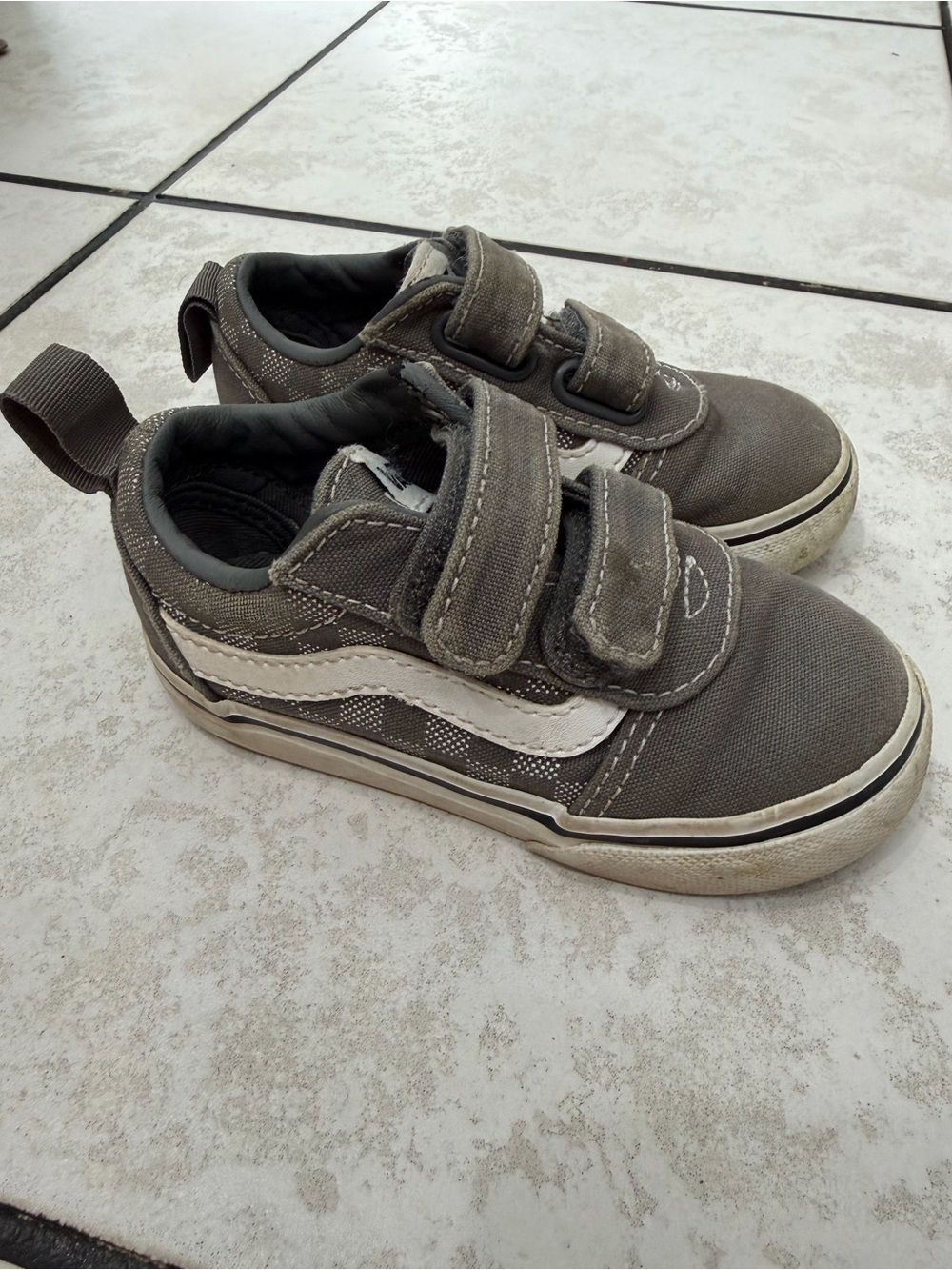 Vans Kids Gray checkered Canvas Velcro Sneakers - size 6